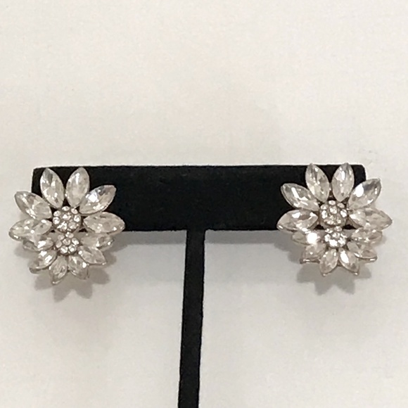 Vintage Rhinestone Earrings Flower Gold Tone Stud Earrings - Picture 1 of 10